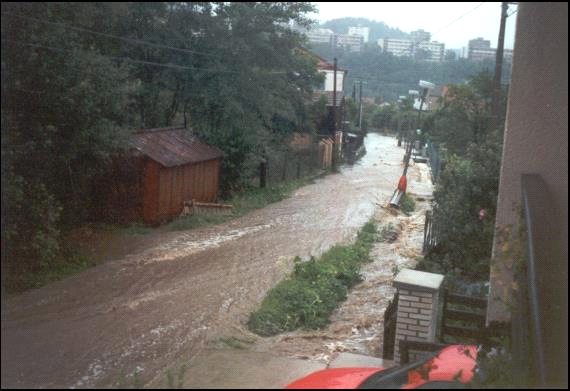 Nové Spolí zasažené rozvodněním Sloupeneckého potoka v srpnu 1997