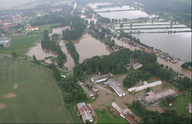 Letecká fotka zaplaveného území města Vodňany v červnu 2009